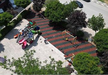 İnegöl'de 7 Mahallede 22 Parkın Zemini Yenileniyor