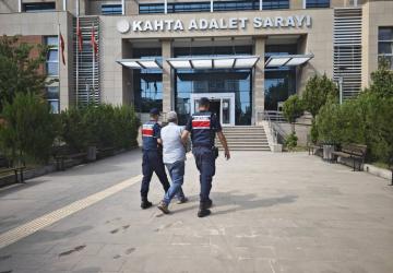 Adıyaman’da 10 yıl kesinleşmiş hapis cezası bulunan firari yakalandı