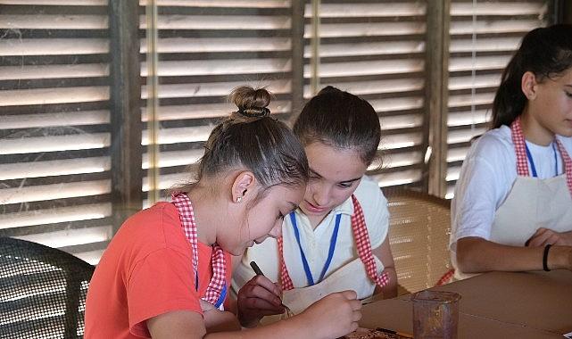 Başkan Şadi Özdemir, Nilüfer Doğa ve Bilim Yaz Okulu'ndaki öğrencilerle buluştu Başkan Şadi Özdemir, Nilüfer Doğa ve Bilim Yaz Okulu'ndaki öğrencilerle buluştu