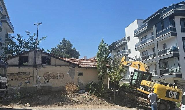Çankaya'da Tehlikeli Yapıların Yıkımı Sürüyor