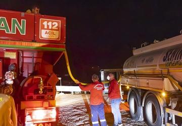 Yenişehir Belediyesi Silifke'de yangın söndürme çalışmalarına destek verdi