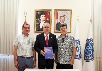 Prof. Dr. Apaydın'ın yeni kitabı burun cerrahisinde referans niteliği taşıyor