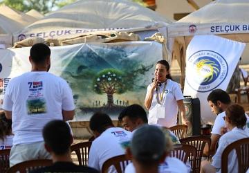 Başkan Sengel Gençlere Efes Tarlası Yaşam Köyü'nü anlattı