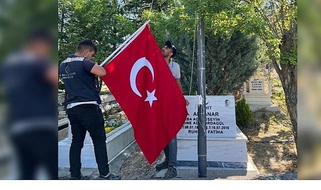 Şehit Mezarlıklarına Vefa Dokunuşu Şehit Mezarlıklarına Vefa Dokunuşu