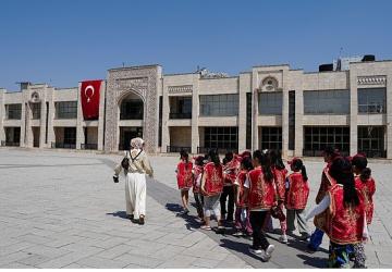 Konya'da 3 Bin Öğrenci 6 Tarihi Mekânda 6 Tarihi Karakteri Tanıyor