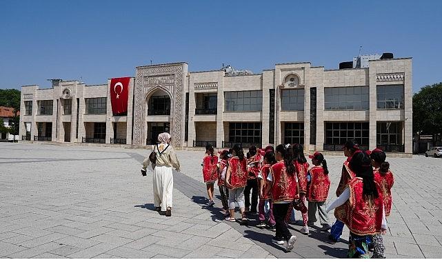 Konya'da 3 Bin Öğrenci 6 Tarihi Mekânda 6 Tarihi Karakteri Tanıyor