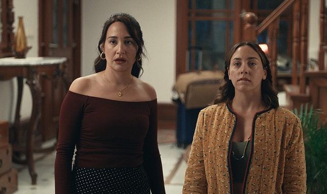 Gupse Özay'ın kaleminden çıkan yeni Netflix dizisi Platonik: Mavi Dolunay Otel, 18 Eylül'de izleyiciyle buluşacak! Gupse Özay'ın kaleminden çıkan yeni Netflix dizisi Platonik: Mavi Dolunay Otel, 18 Eylül'de izleyiciyle buluşacak!
