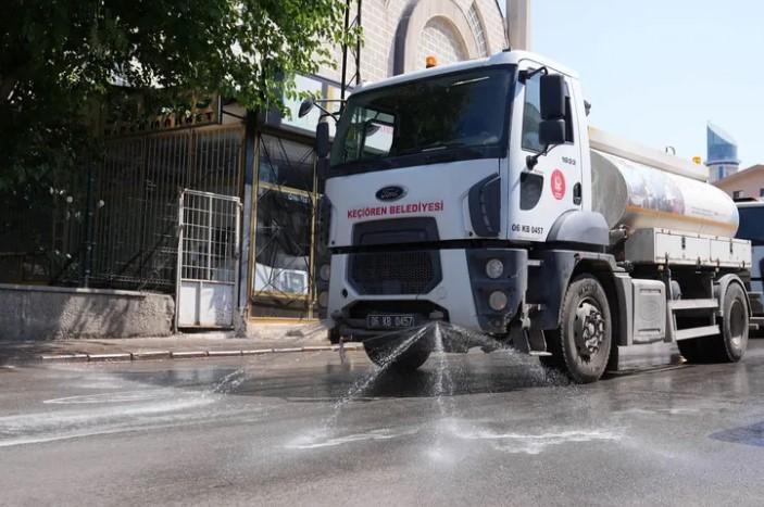 Keçiören’de Cadde ve Sokaklar Tazyikli Suyla Temizlendi Keçiören’de Cadde ve Sokaklar Tazyikli Suyla Temizlendi