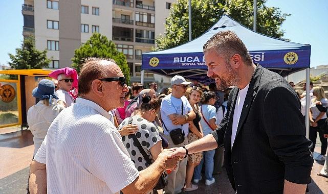 Başkan Görkem Duman'dan vatandaşlara aşure ikramı Başkan Görkem Duman'dan vatandaşlara aşure ikramı