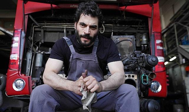 Akın Akınözü 'Veliaht'taki Karakteri İçin Araba Tamirhanesine Girdi!