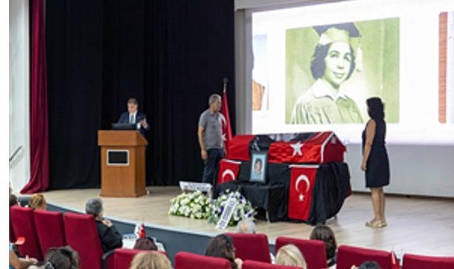 Başkan Tugay'dan hocası Emel Tümbay'a duygusal veda