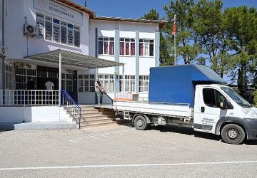 Kırtasiye malzemelerinin dağıtımı devam ediyor