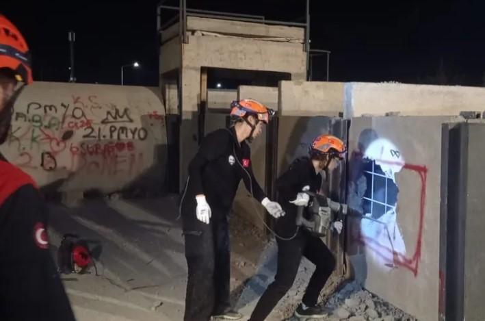 Kahramanmaraş’ta Kadın Arama Kurtarma Ekibi Enkaz Tatbikatı Yaptı Kahramanmaraş’ta Kadın Arama Kurtarma Ekibi Enkaz Tatbikatı Yaptı