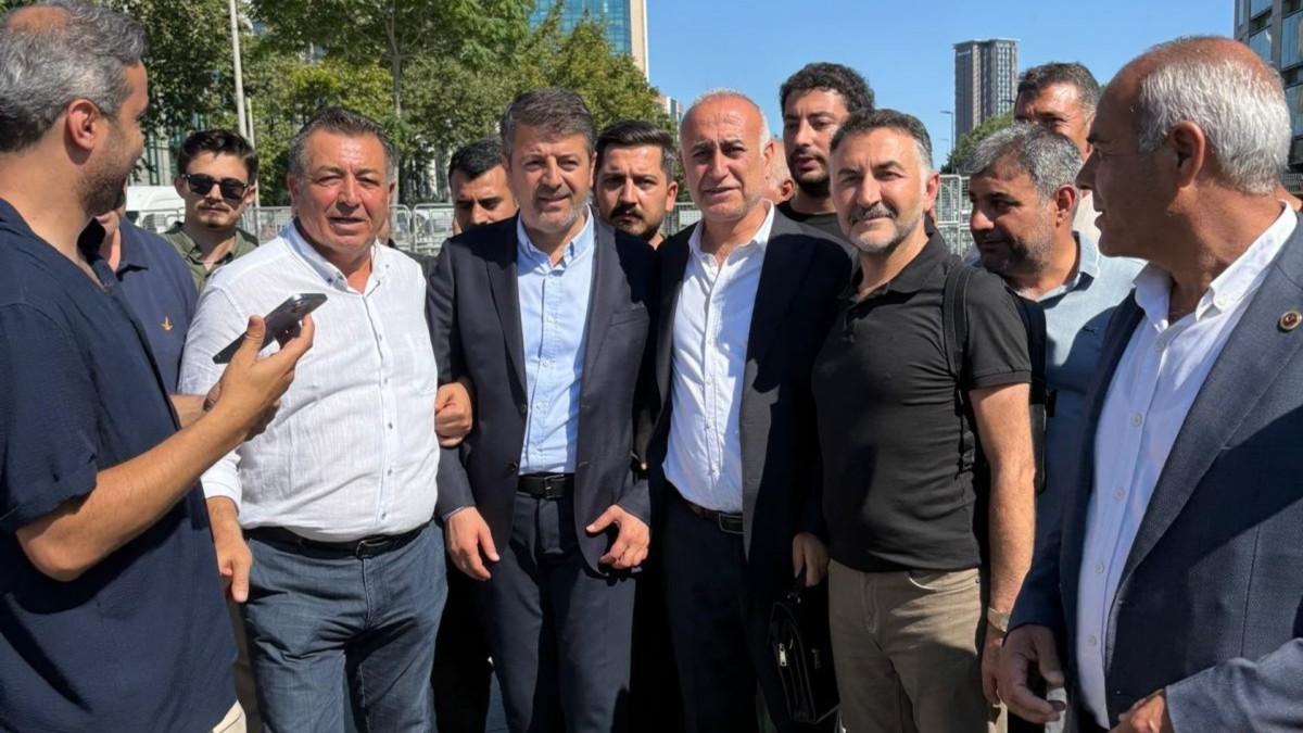 Başkan Tutdere ev hapsiyle serbest bırakıldı: 'Adıyamanlılar Başkanımızla buluşmaya hazır olsun' Başkan Tutdere ev hapsiyle serbest bırakıldı: 'Adıyamanlılar Başkanımızla buluşmaya hazır olsun'