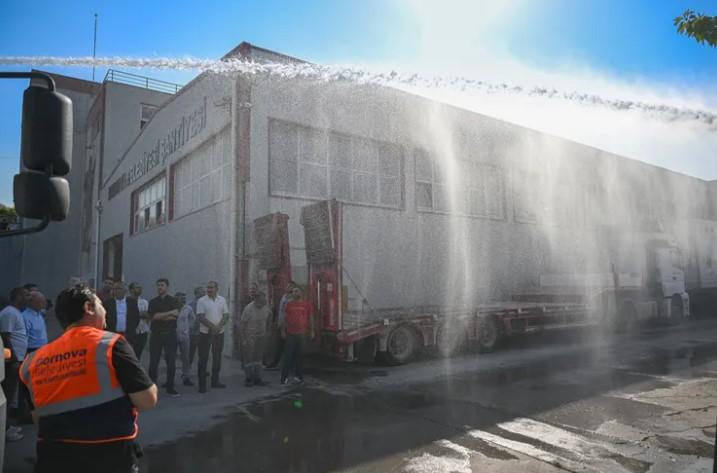 Bornova'da TOMA tipi tankerlerle örnek uygulama Bornova'da TOMA tipi tankerlerle örnek uygulama