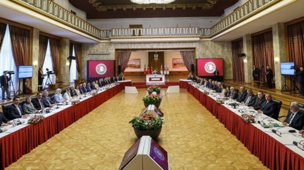 TBMM’de dördüncü toplantı: Şehit aileleri ve Diyarbakır anneleri dinlenecek TBMM’de dördüncü toplantı: Şehit aileleri ve Diyarbakır anneleri dinlenecek