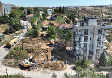 Çayırova'da riskli yapıların yıkımına başlandı