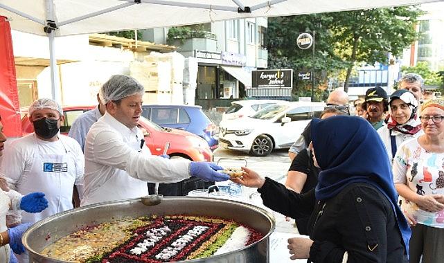 Kadıköy'de 21 mahallede aşure ikramı Kadıköy'de 21 mahallede aşure ikramı