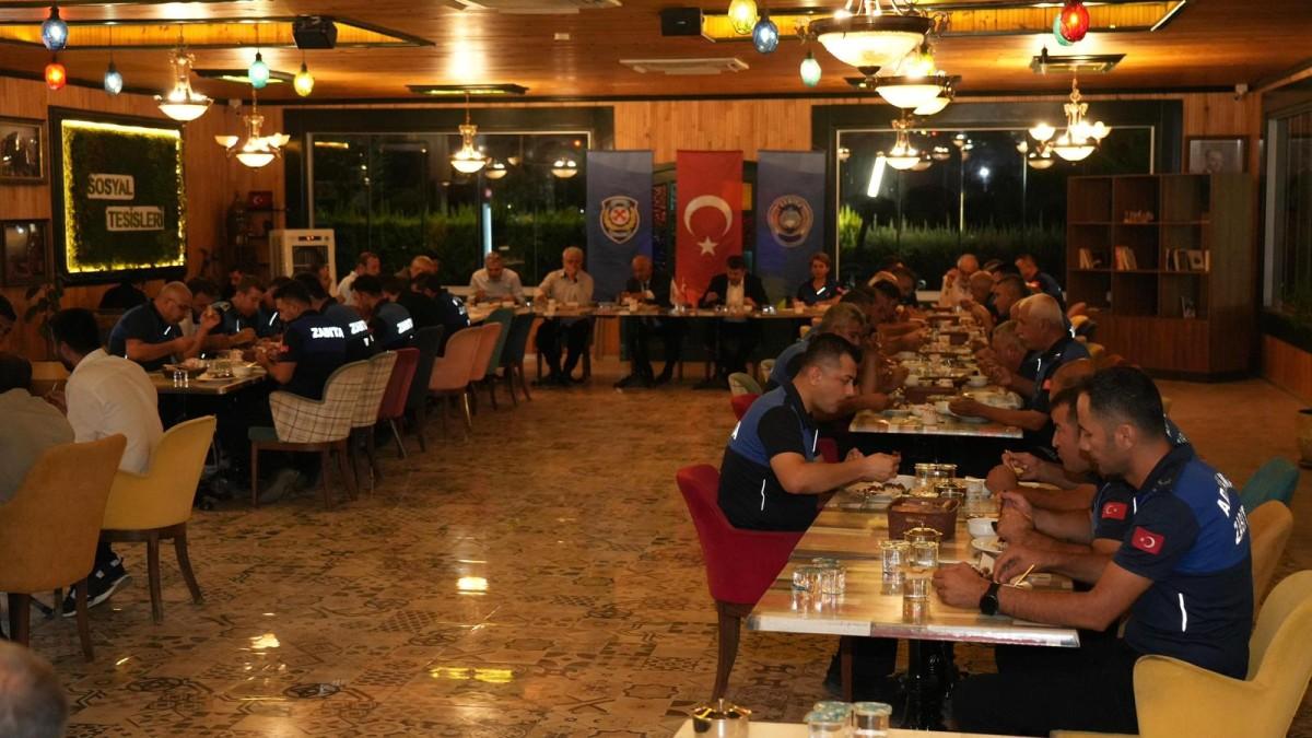 Başkan Tutdere zabıta personeliyle buluştu: ‘Zabıta belediyemizin sahadaki gücüdür’ - Videolu Haber Başkan Tutdere zabıta personeliyle buluştu: ‘Zabıta belediyemizin sahadaki gücüdür’ - Videolu Haber