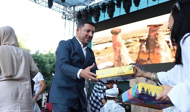 Başkan Arı, 53. Uluslararası Ürgüp Bağ Bozumu Festivali'ne Katıldı Başkan Arı, 53. Uluslararası Ürgüp Bağ Bozumu Festivali'ne Katıldı