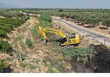 Gümülceli'de Dere Temizliğiyle Yangın Ve Taşkın Riskine Karşı Önlem