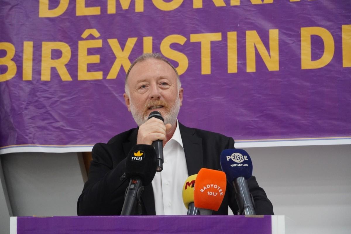 Sezai Temelli Adıyaman’da konuştu: ‘Silahlar sustu, şimdi siyaset konuşmalı’ - Videolu Haber Sezai Temelli Adıyaman’da konuştu: ‘Silahlar sustu, şimdi siyaset konuşmalı’ - Videolu Haber