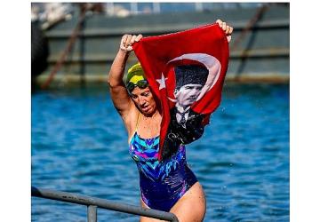 30 Ağustos'ta 30 Saatlik Yüzme Performansı