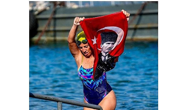 30 Ağustos'ta 30 Saatlik Yüzme Performansı 30 Ağustos'ta 30 Saatlik Yüzme Performansı