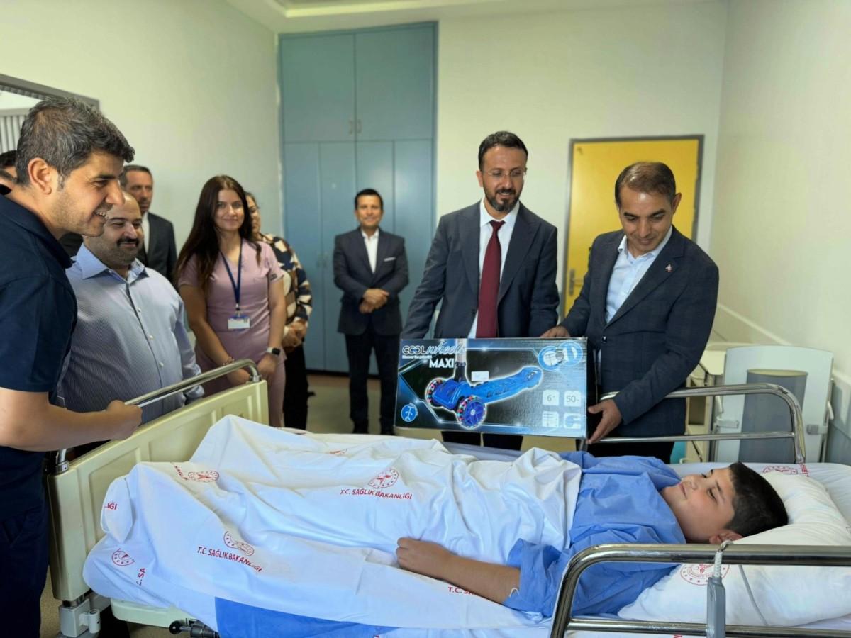 Kahta Devlet Hastanesi’nde 3. Geleneksel Sünnet Şöleni coşkuyla kutlandı Kahta Devlet Hastanesi’nde 3. Geleneksel Sünnet Şöleni coşkuyla kutlandı