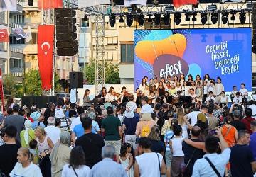 EFEST 2025 renkli görüntülerle başladı