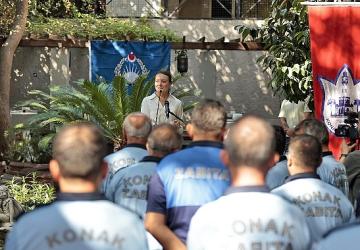 ​Konak'ta zabıta personeline anlamlı kutlama