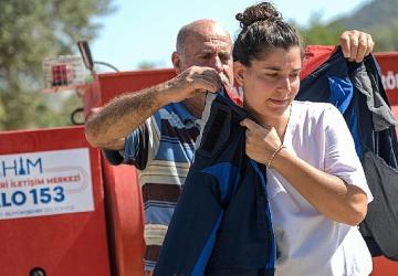 İzmirli baba ve kızı yangınlara karşı omuz omuza mücadele ediyor