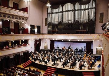 George Enescu Festivali'ne davet edilen ilk Türk orkestrası İDSO alkışlarla yurda döndü