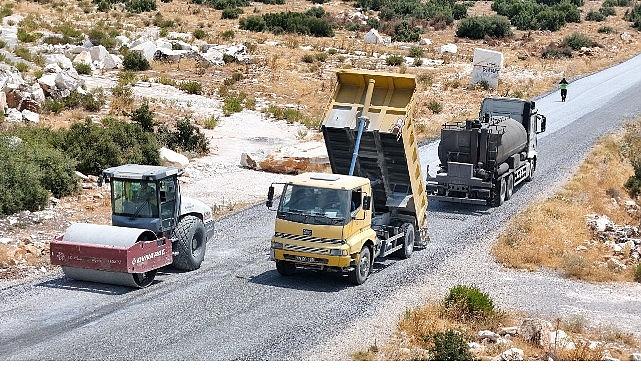 Başkan Çerçioğlu kırsal mahallelerde yol yenileme çalışmalarını sürdürüyor Başkan Çerçioğlu kırsal mahallelerde yol yenileme çalışmalarını sürdürüyor