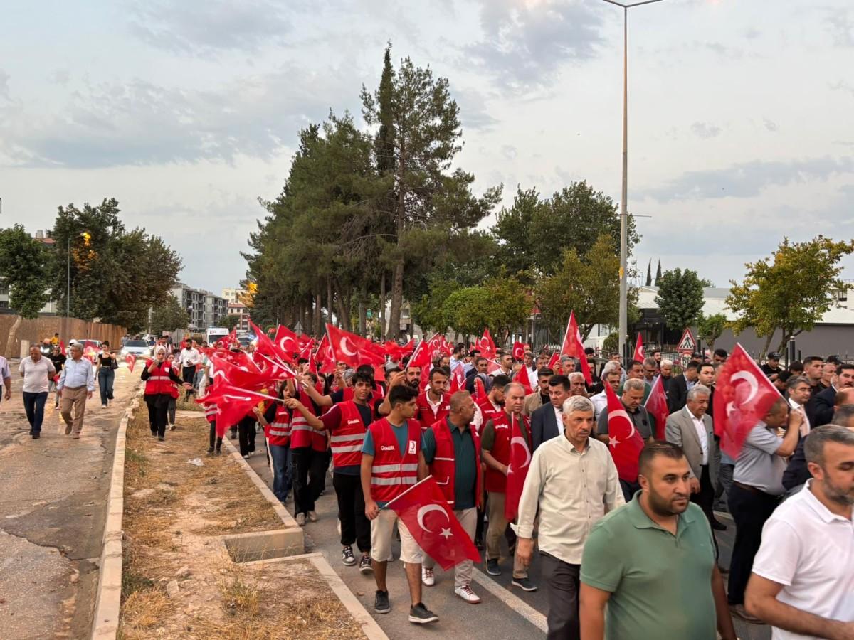 Adıyaman’da 15 Temmuz etkinlikleri düzenlendi: Kızılay’dan vatandaşlara ikram Adıyaman’da 15 Temmuz etkinlikleri düzenlendi: Kızılay’dan vatandaşlara ikram