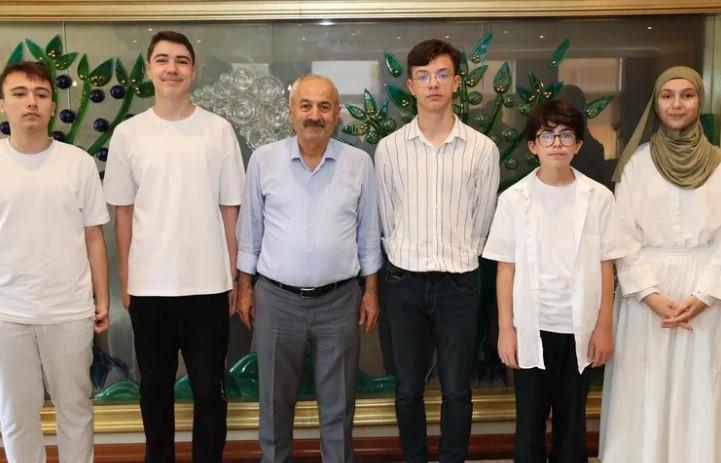Başkan Büyükgöz’den LGS Birincilerine Tebrik Başkan Büyükgöz’den LGS Birincilerine Tebrik