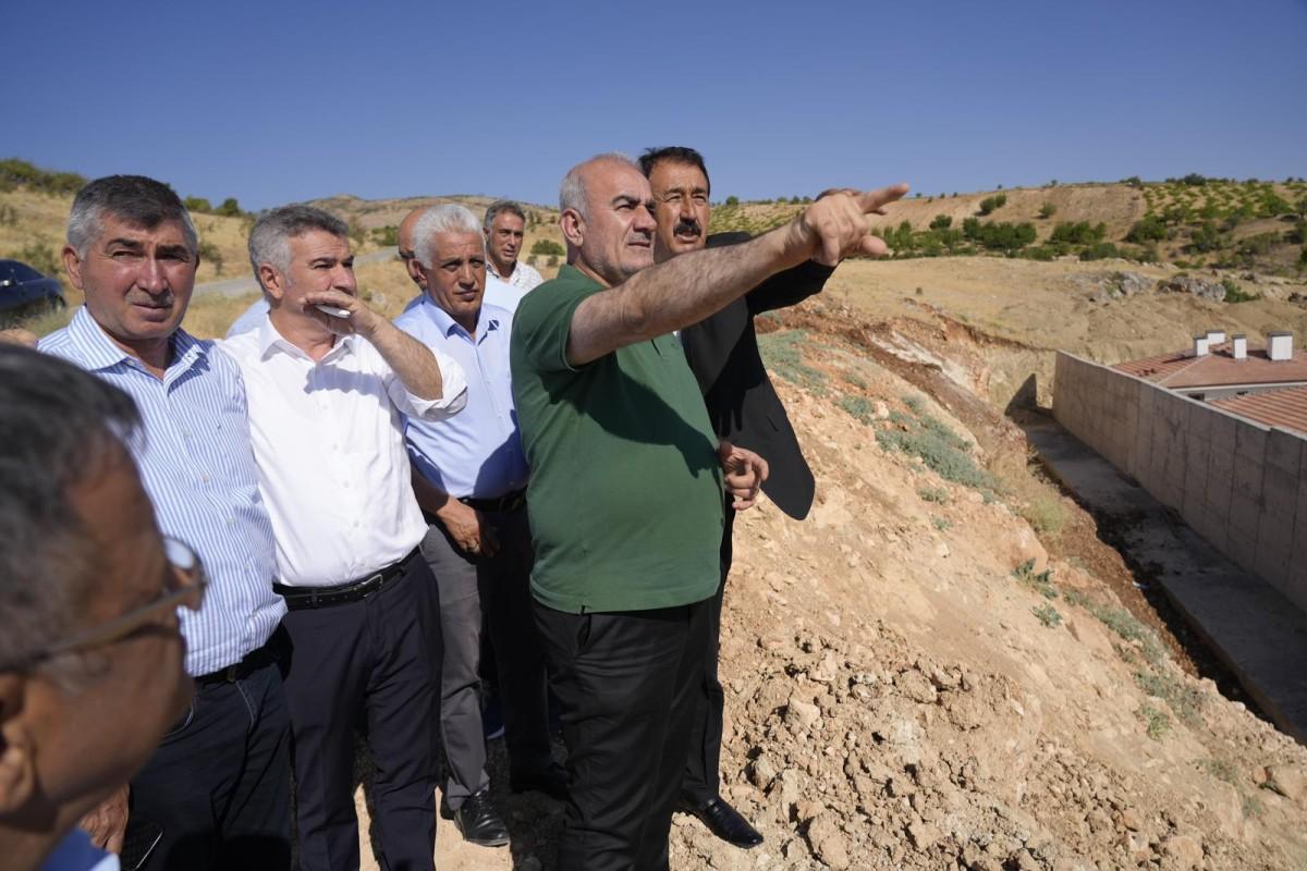 Milletvekili Hüseyin Özhan, Gölbaşı’nda deprem sonrası çalışmaları inceledi Milletvekili Hüseyin Özhan, Gölbaşı’nda deprem sonrası çalışmaları inceledi