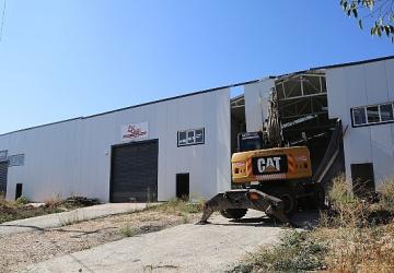 Tahtalı'da kaçak yapı yıkıldı