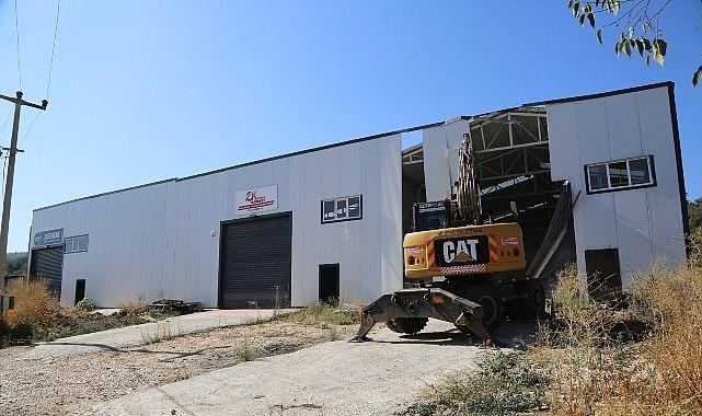 Tahtalı'da kaçak yapı yıkıldı Tahtalı'da kaçak yapı yıkıldı