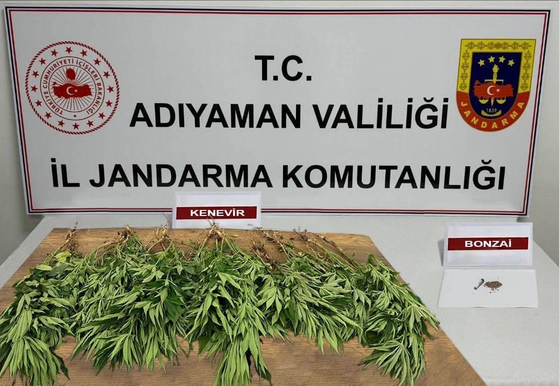 Adıyaman’da uyuşturucu operasyonu: 7 kişi yakalandı Adıyaman’da uyuşturucu operasyonu: 7 kişi yakalandı
