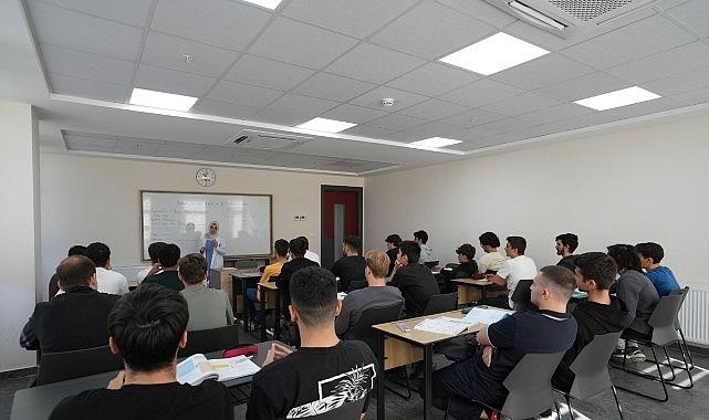 Gençler Yaz Tatilinde Lise Medeniyet Akademileri'nde Buluşuyor Gençler Yaz Tatilinde Lise Medeniyet Akademileri'nde Buluşuyor