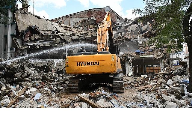 Lüleburgaz Belediyesi'nin eski hizmet binası yıkılıyor