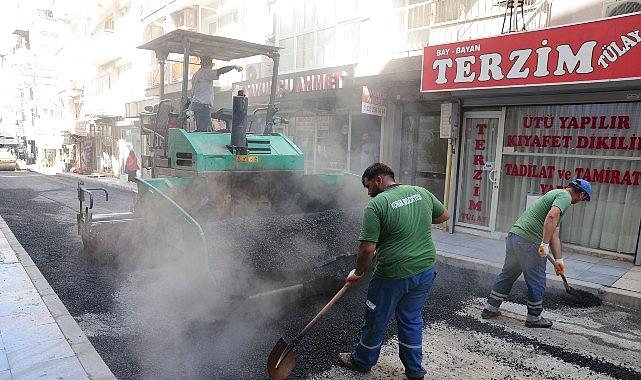 Konak'ta asfalt seferberliği devam ediyor