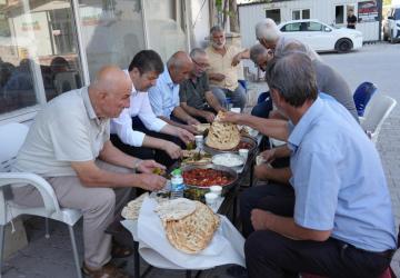 Belediye Başkanı Tutdere, Erdem Caddesi esnafıyla kahvaltıda bir araya geldi - Videolu Haber