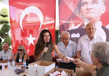 Başkan Denizli, Çeşme'de 32 yıllık tapu sorununu çözdü