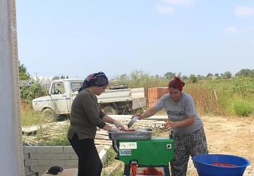 Antalya Büyükşehir Belediyesi makine destekleriyle halkın yanında