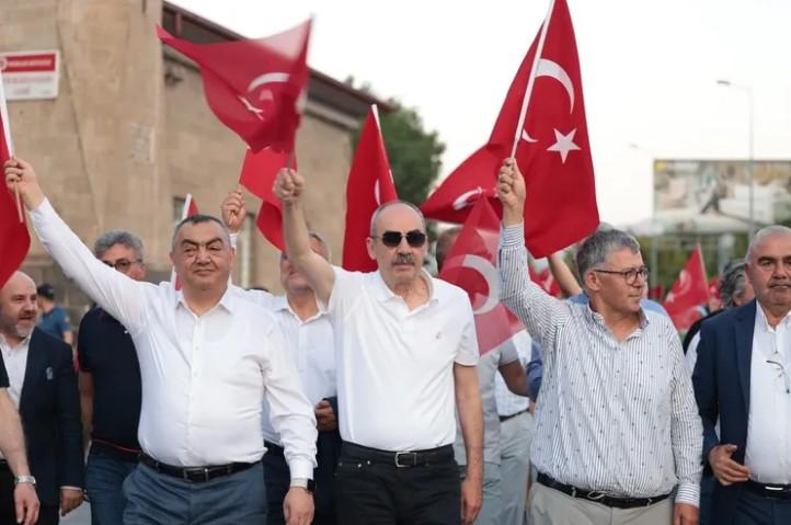 Kayseri İş Dünyası Demokrasi Nöbetinde Yerini Aldı Kayseri İş Dünyası Demokrasi Nöbetinde Yerini Aldı