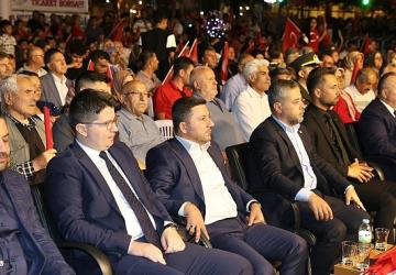 15 Temmuz'da Geceyi Aydınlatan Işık; Ay Yıldız