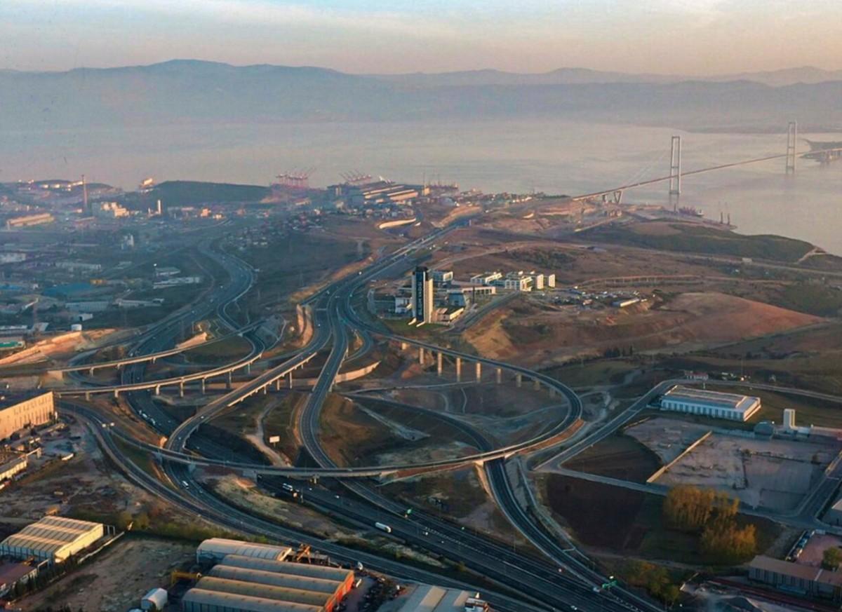 Karayollarında yeni düzenleme: Trafik levhaları azalıyor, hız sınırı değişiyor Karayollarında yeni düzenleme: Trafik levhaları azalıyor, hız sınırı değişiyor