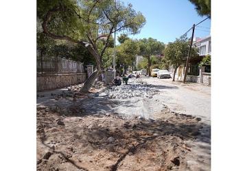 Ayvalık Belediyesi'nden 150 Evler Mahallesi'nde Yol Onarım Seferberliği